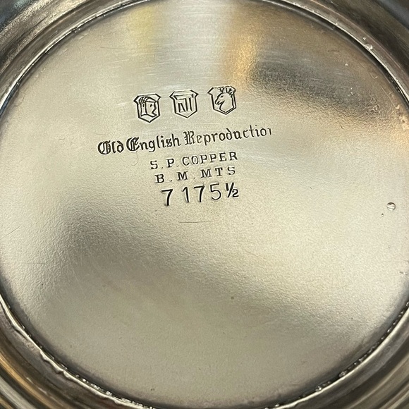 Vintage Copper Bowl with Grape Motif - Picture 4 of 7